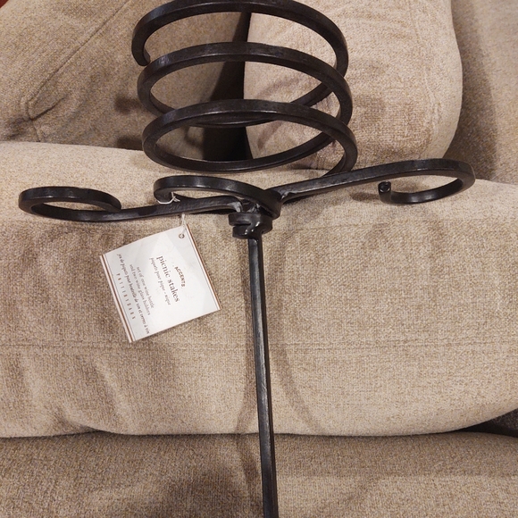 Pottery Barn One wine bottle picnic stake - Picture 2 of 3